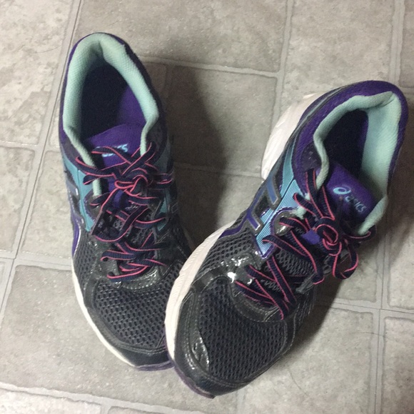 ASICS - Picture 2 of 3